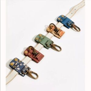 We the FREE PEOPLE Snapped Keyring-Red